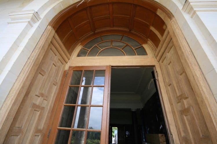 Oak door restoration - varnishing