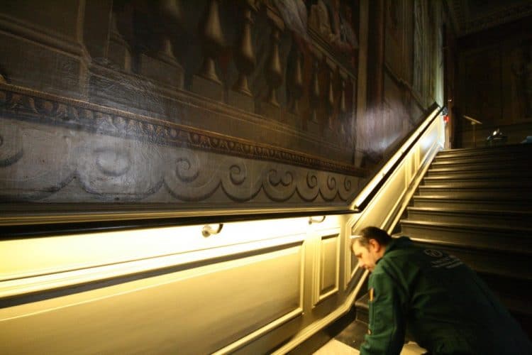 Kensington palace wood panel restoration - restoring the stairway